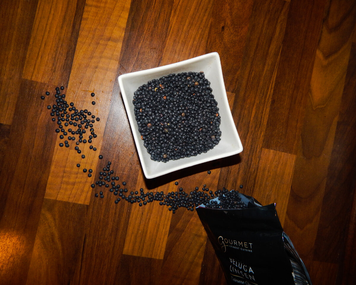 Черная чечевица, не так давно впервые увидела такой сорт.