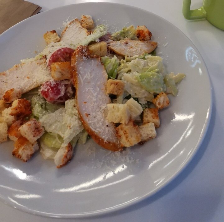 Цезарь из Шоколадницы. Было вкусно)