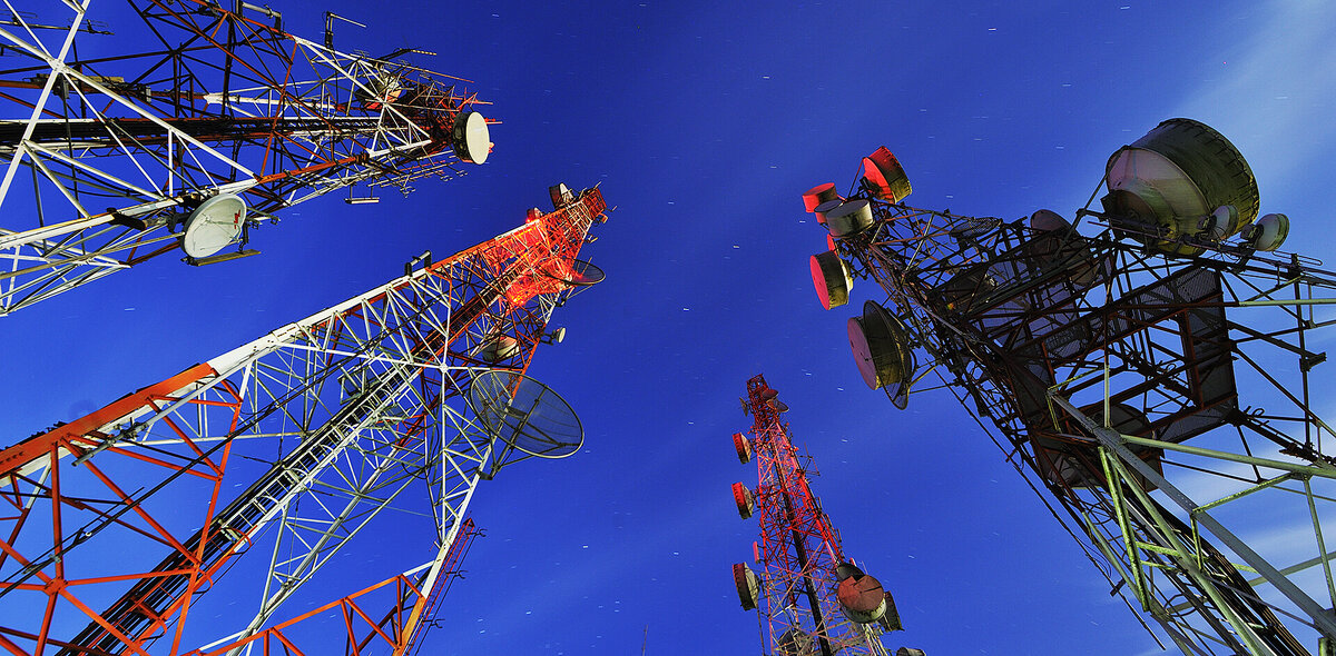 Аренда земли сотовых вышек. Telecom Tower. Как строят телевышки. Telecom Tower engeener. Картинки телекоммуникации и связь Кыргызстана