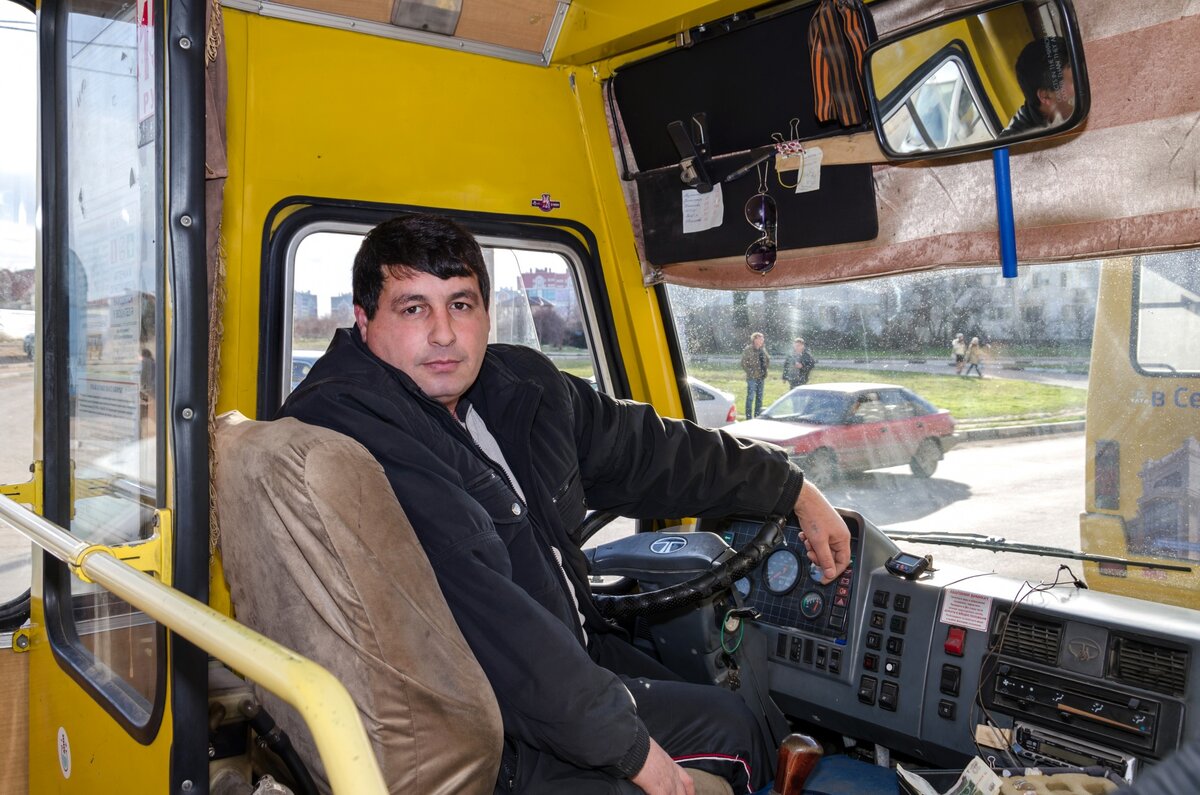 Водитель маршрутки.