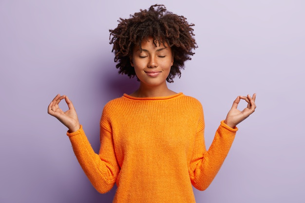 https://ru.freepik.com/free-photo/pleasant-looking-calm-woman-meditates-indoor-holds-hands-in-mudra-gesture-has-charming-smile-closed-eyes-wears-orange-clothes-models-over-purple-wall-hand-gesture-meditation-concept_11578052.htm#query=%D0%B4%D1%8B%D1%85%D0%B0%D0%BD%D0%B8%D0%B5&position=27