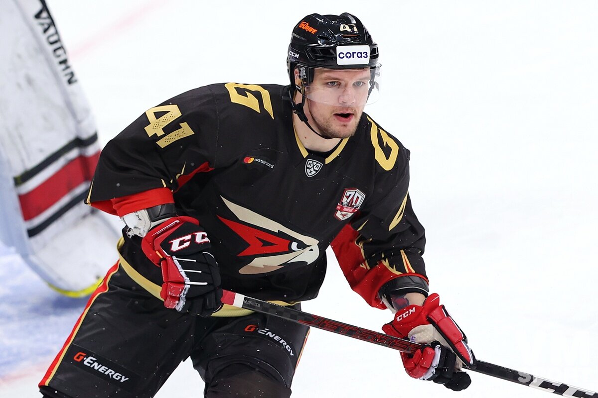 готовец. динамо ретро матч хоккей. готовец авангард. защитник кхл журавлев. готовец авангард.