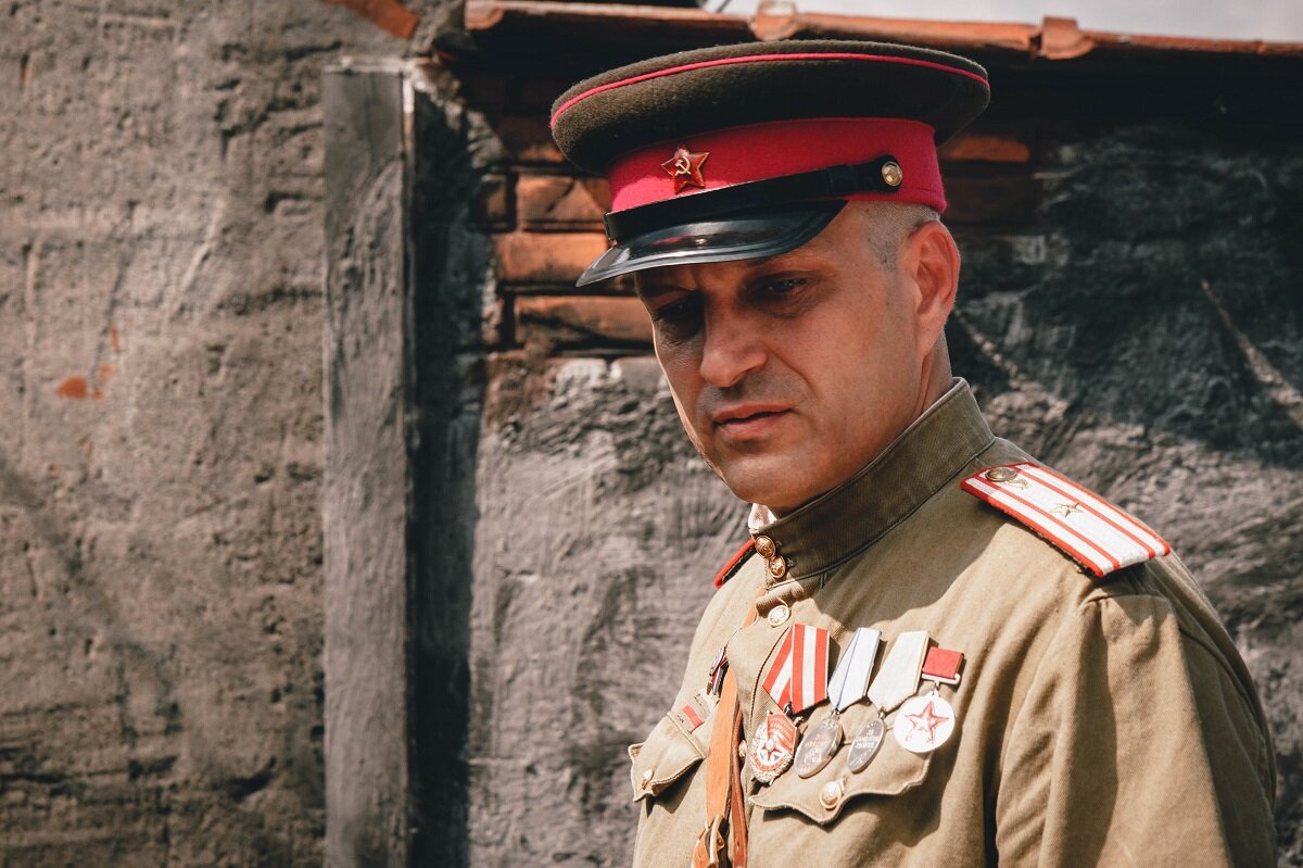 Евгений Воловенко в роли Ивана Григорьевича Рокотова. Источник фото: https://www.kino-teatr.ru/kino/movie/ros/135328/foto/884934/