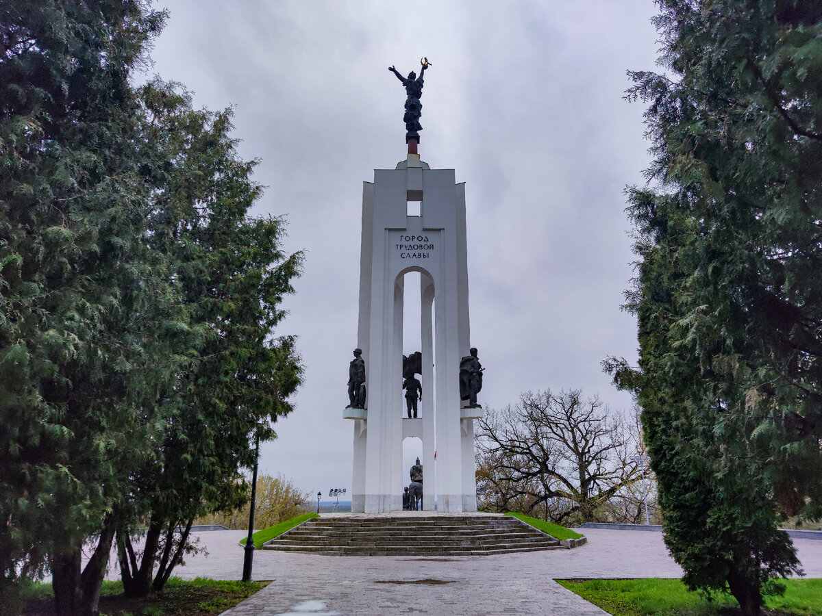 Памятник "1000 лет Брянску"