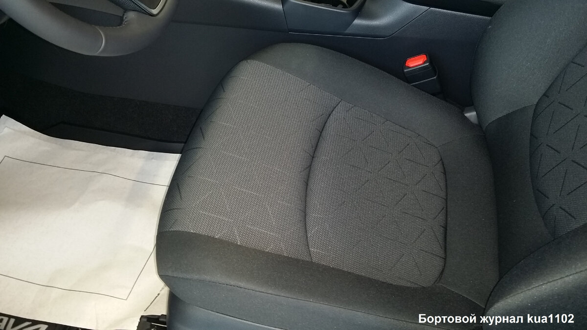 Сиденья имеют тканевую обивку. Автор фотографии kua1102