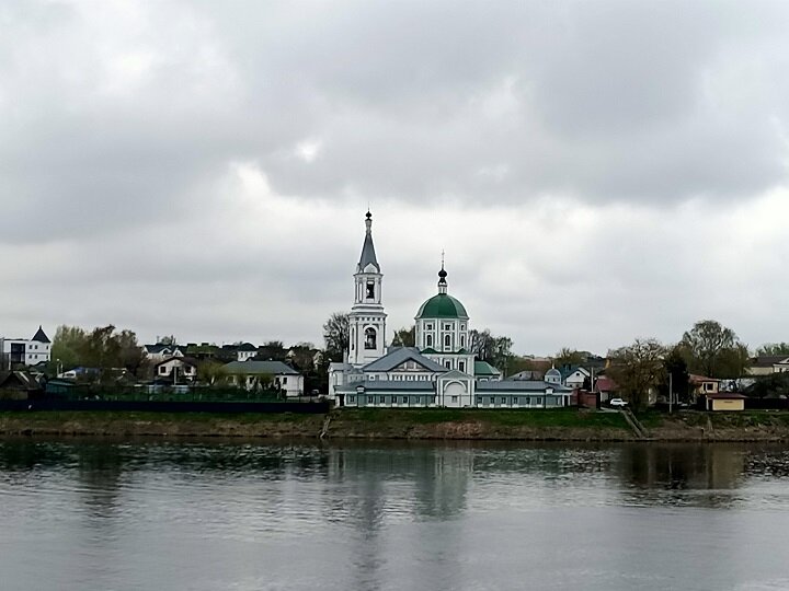Тверь. Свято-Екатерининский монастырь в месте впадения Тверцы в Волгу. Фото автора.