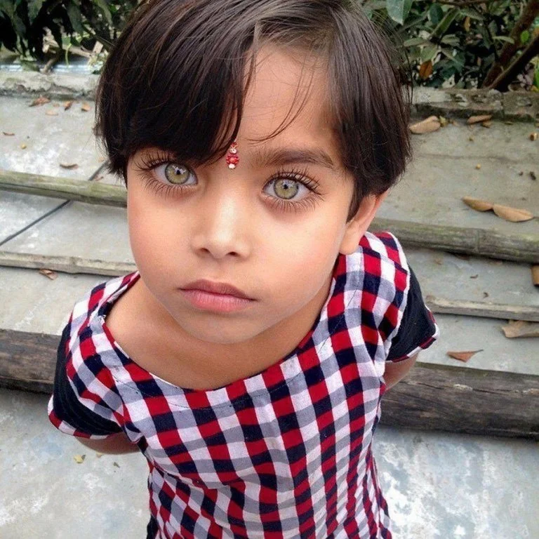 Какой цвет глаз может быть у детей с черными волосами