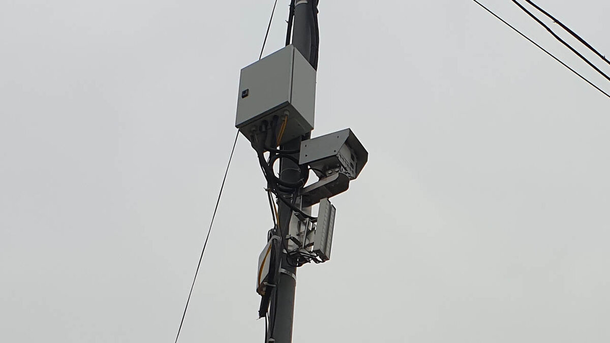 Камера коробка на дороге. Камера фиксирующая кирпич. Радар вокорд. Прибор автоматической фиксации нарушений егэ информатика. Камеры фиксации нарушений.