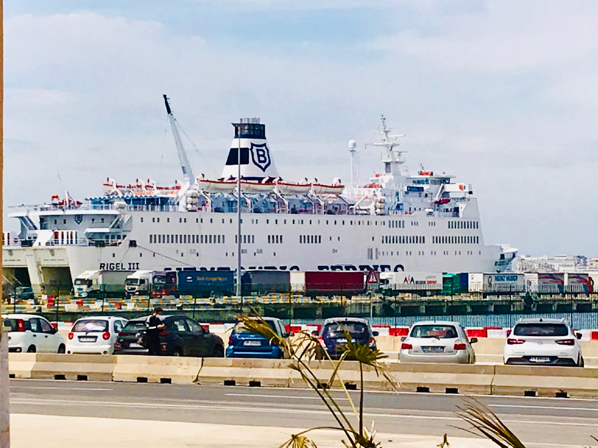 Италия открывается для туристов уже через неделю, но не для российских