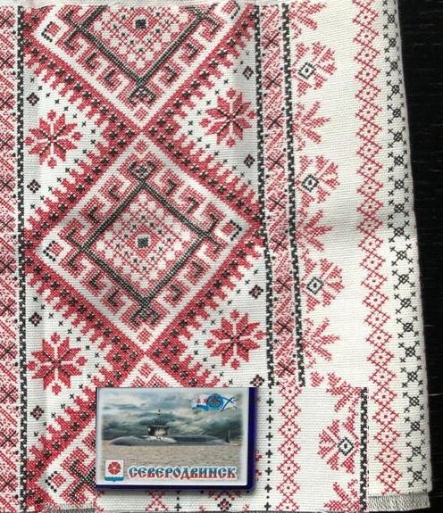 Платье сшили из лоскутов, присланных из разных уголков России