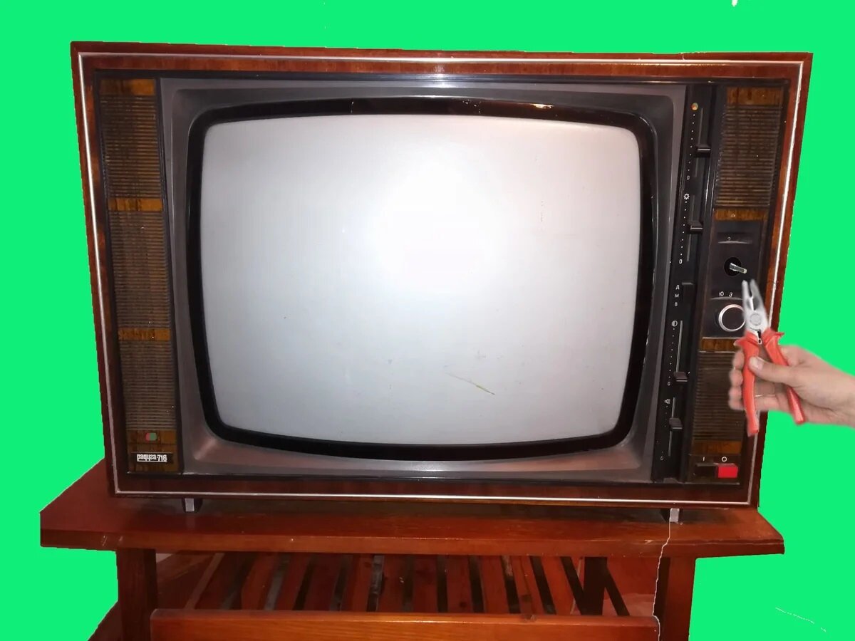 Т д тв. Телевизор Рубин 1970. Телевизор Горизонт 716. Цветной телевизор Радуга 716д. Телевизор СССР Радуга 716.