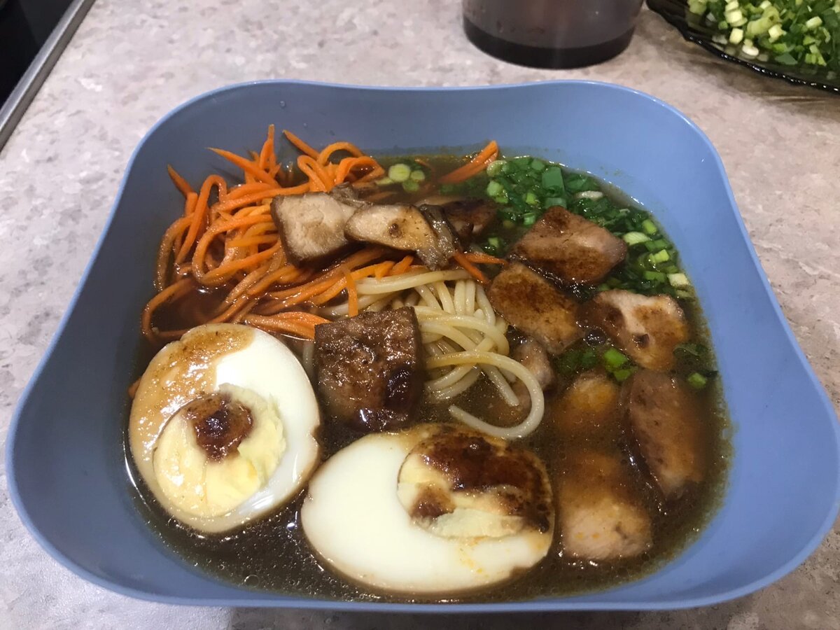 Готовая порция Рамена.