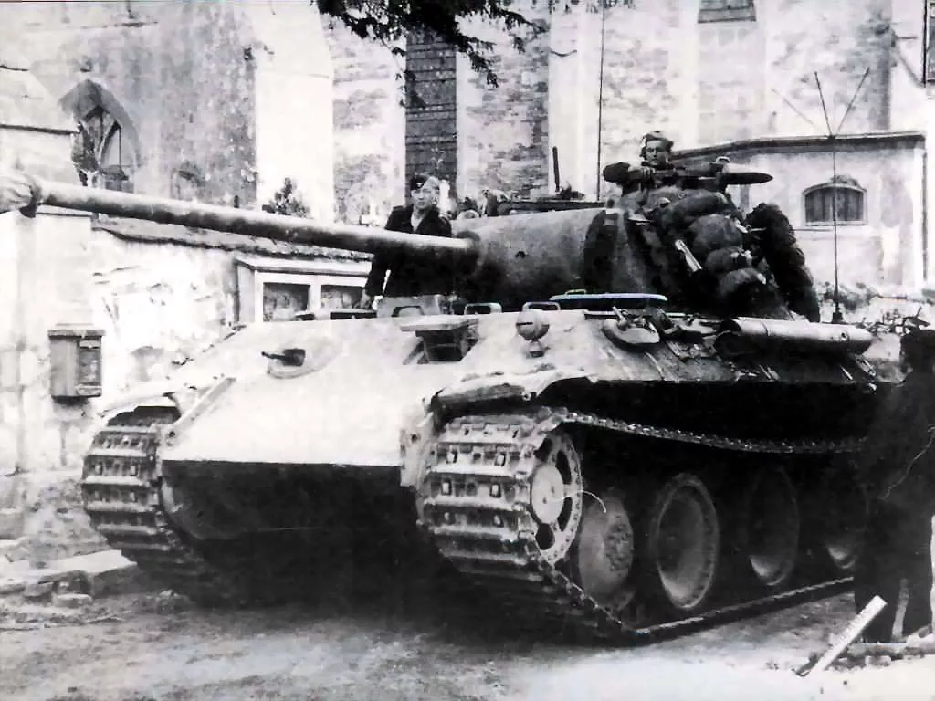 Танк пантера вермахта. PZ 5 Panther Ausf a. Пантера PZKPFW V Panther. Танк пантера ww2. Пантера 5 танк.