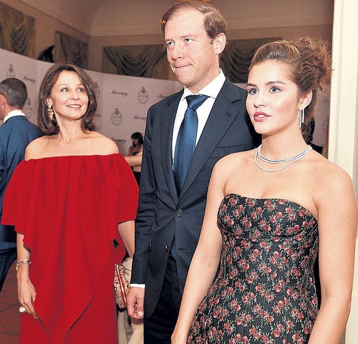 Вице-премьера мантуров. Мантуров дети. Министр промышленности и торговли д. Мантуров дети. Мантуров.