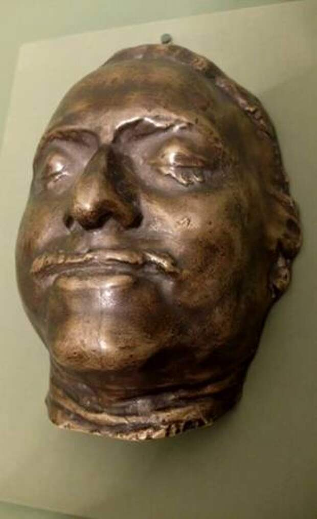 Посмертная маска Петра I. Надеюсь теперь все всем понятно