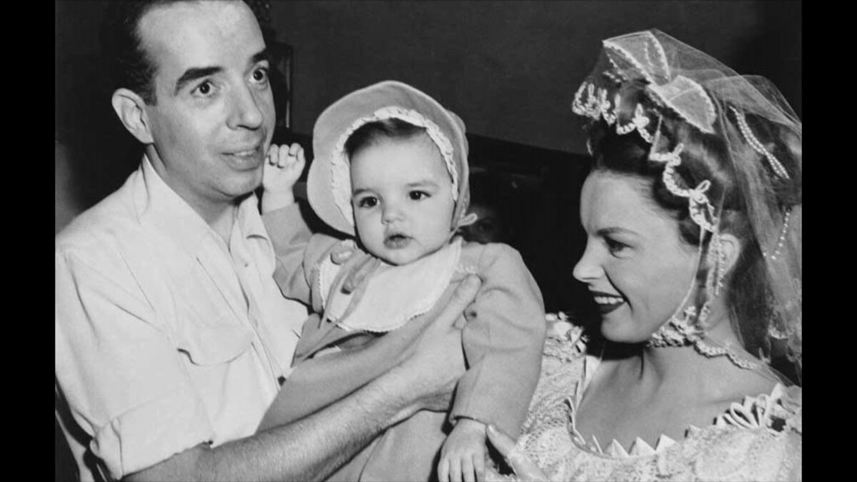 С мамой и отцом Винсентом Минелли