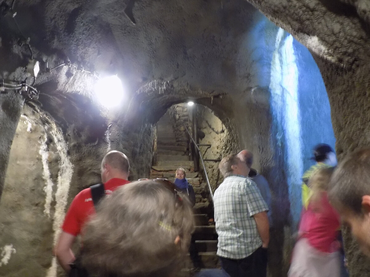 Фотографировать под землей - это надо быть мастером или иметь хорошую технику. Так что качество моих подземных снимков, увы, оставляет желать лучшего