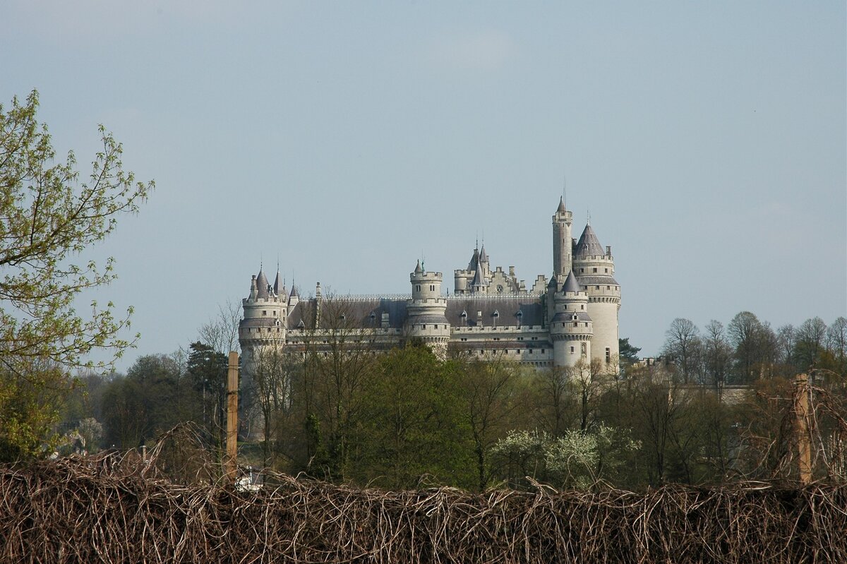 Пьерфон, где родилась Фармер, в 70-е годы считался пригородом, и лишь недавно стал одним из районов Монреаля.