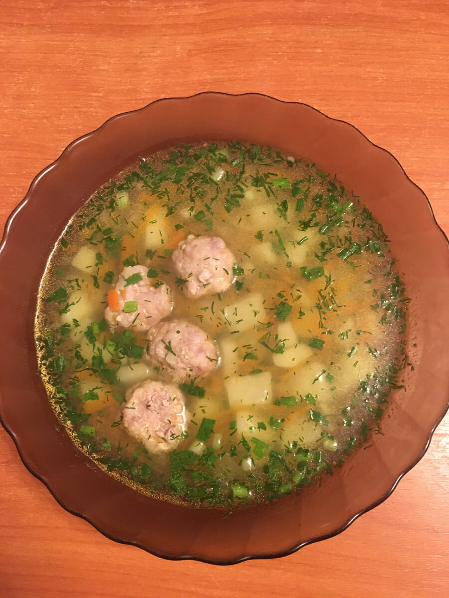 15 минут и суп готов. Любим свежие и несложные супы. 