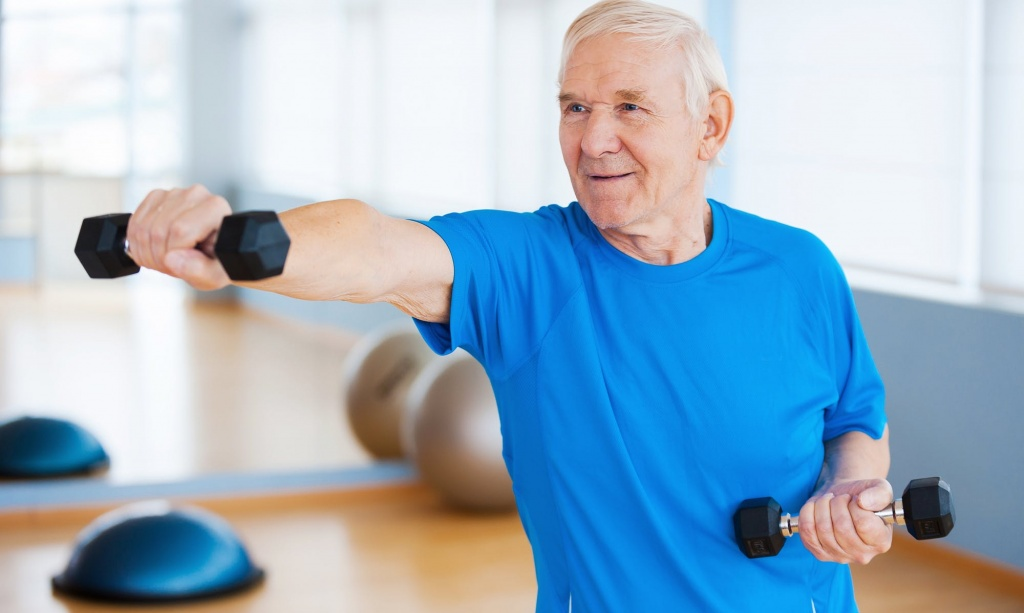 После 60 лет укрепление. Занятия спортом пожилые. Спортивные люди. Физическая активность пожилых. Спортивные люди в возрасте.