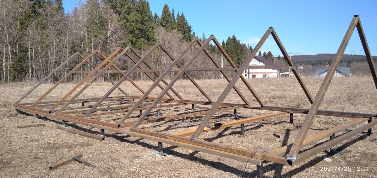 Крыша из трёх секций.