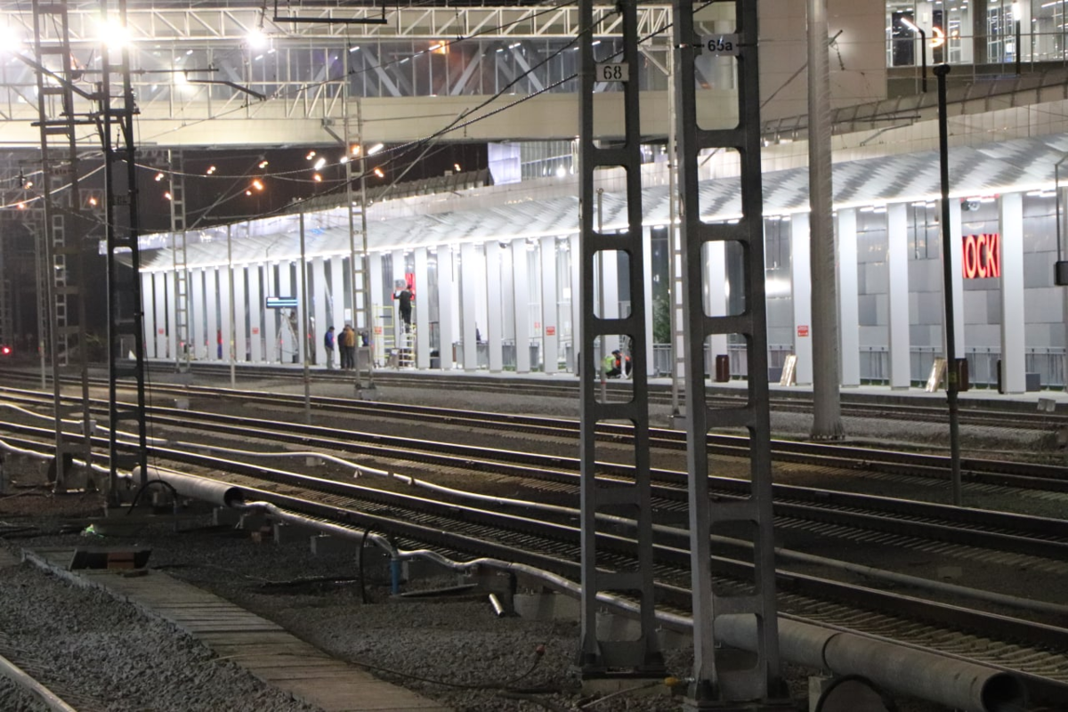 восточный вокзал ночью. тюмень железнодорожный вокзал ночью. ростов железнодорожный вокзал. поезд ночью. жд вокзал восточный москва.