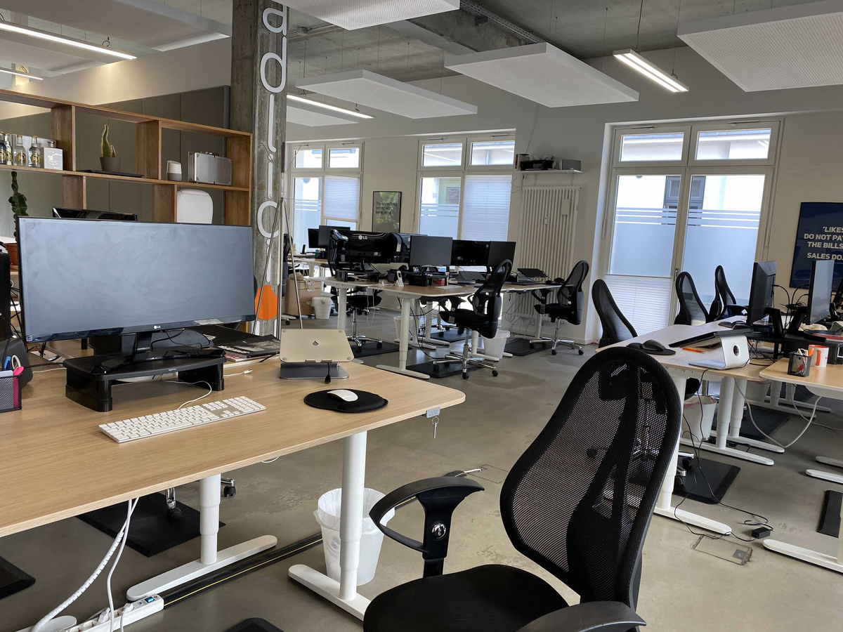 Офис компании, в которой меня собеседовали (несмотря на корону, у них open space)