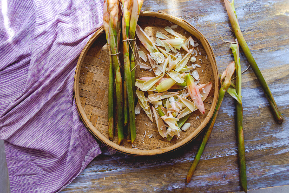 соцветия и стебли факельного имбиря часто используются в кухне юго-восточной Азии