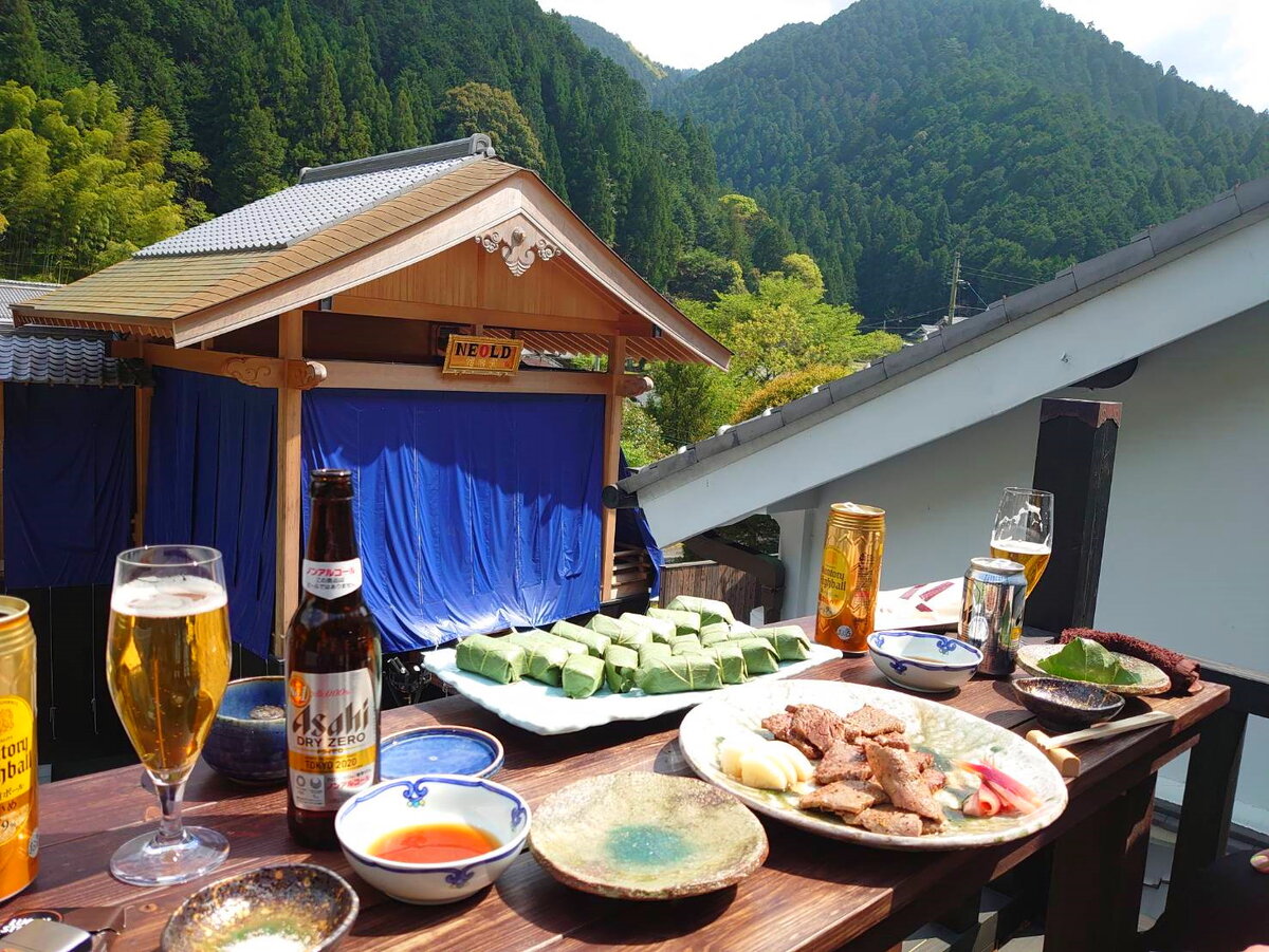 Обед на террасе гостевого дома NEOLD Private House