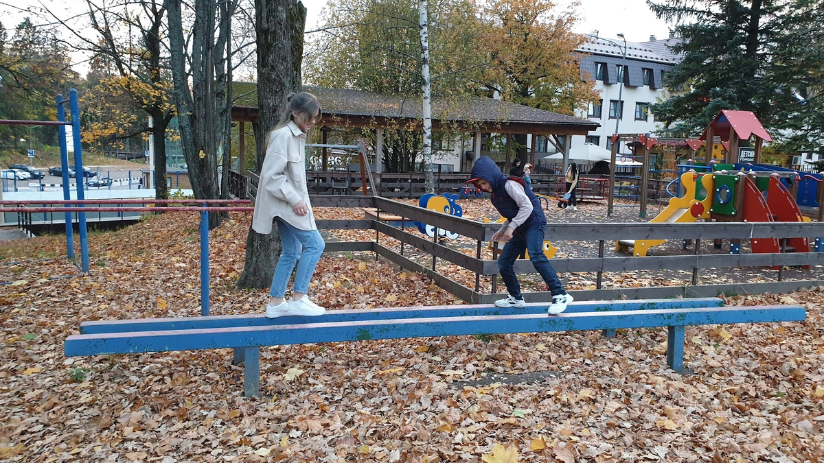 Мои: старшеклассница и первоклассник