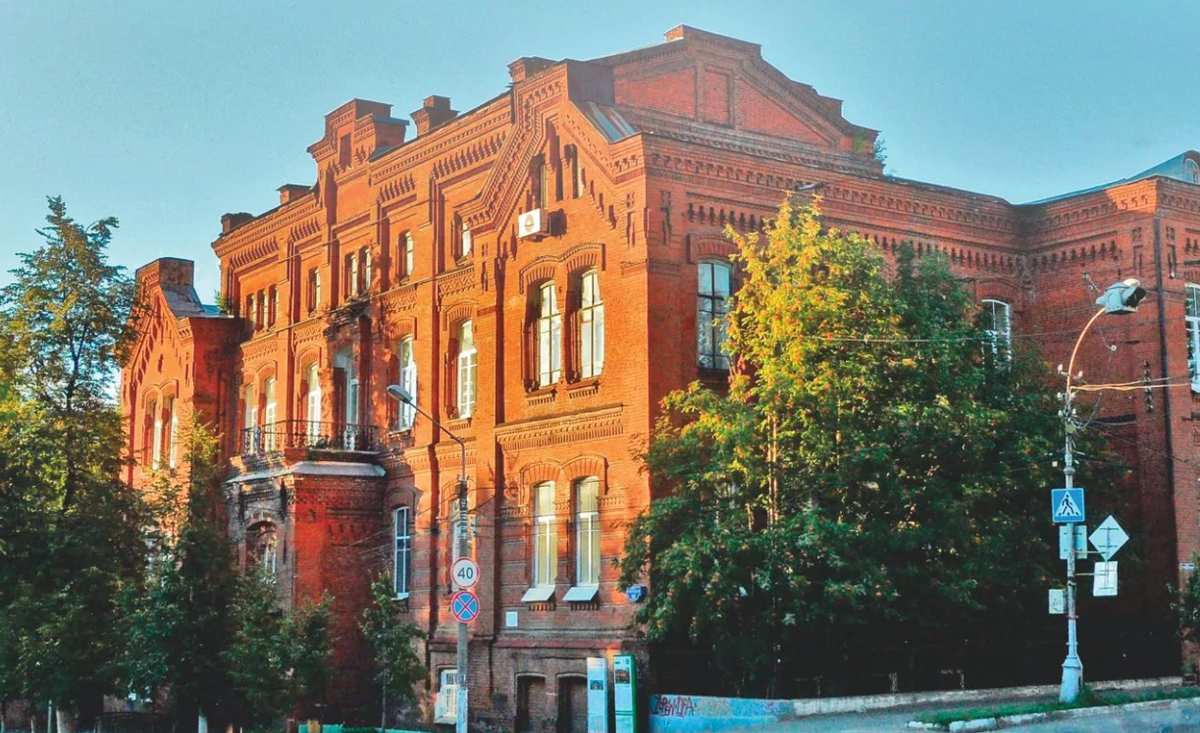 Теперь уже университет