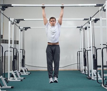 Вис на перекладине