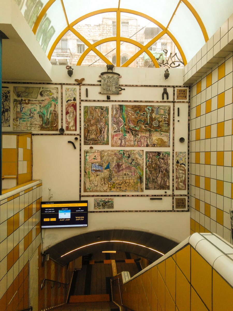 Вход в метро на станции Кикар Париз (Парижская площадь)