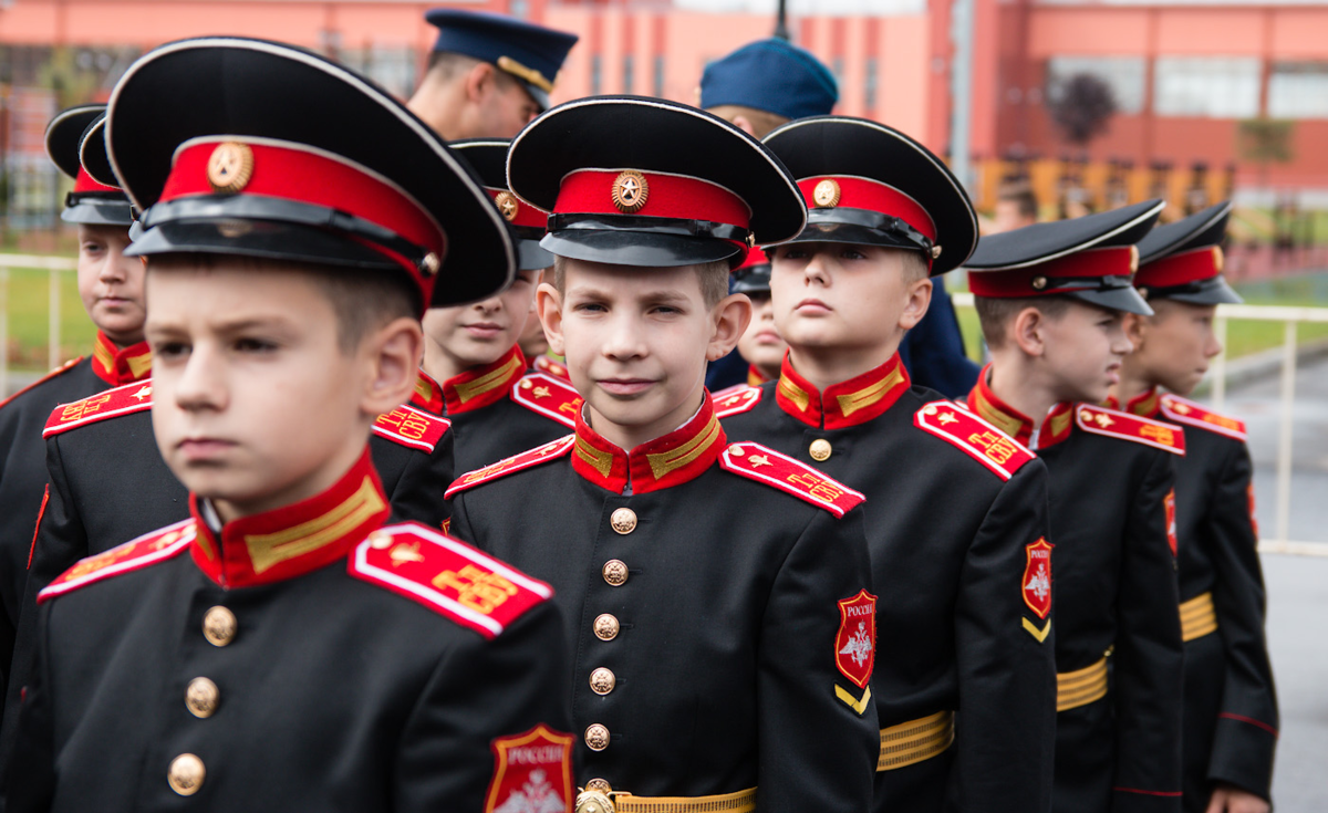 Кадеты суворовское. Суворовское училище Уссурийск. Кадеты Суворовского училища. Московское Суворовское кадетское училище.