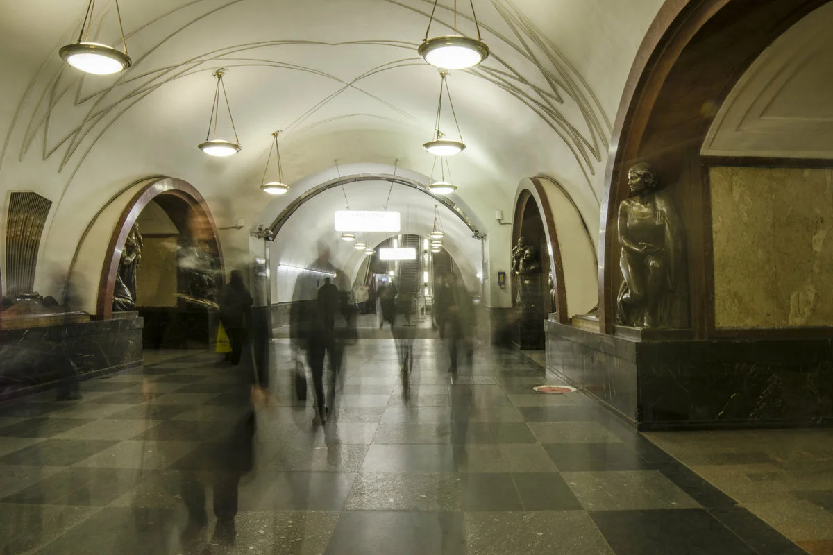 Призраки московского метро. Станция Сокол призраки. Поезд призрак в Московском метро. Призраки на станции метро Сокол. Призраки в метро Москвы.