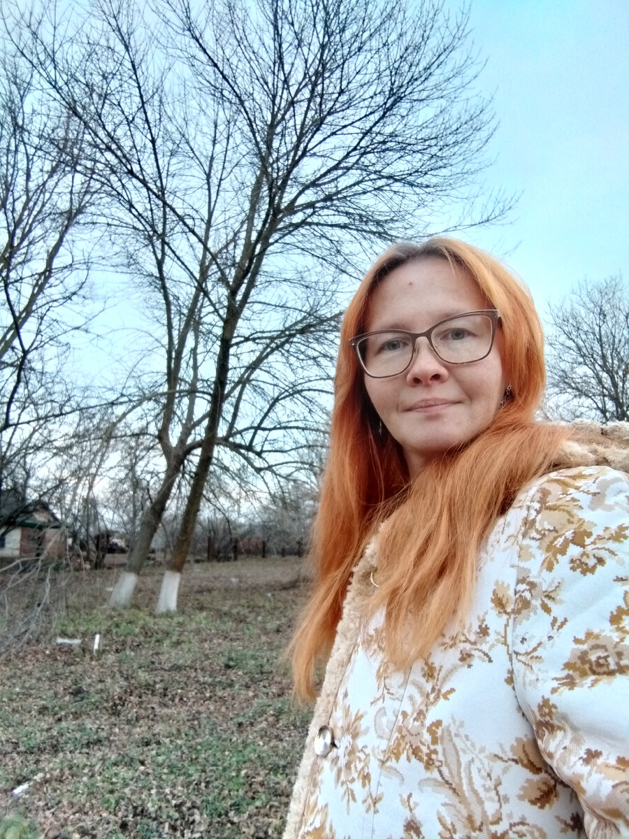 я. 28 ноября 2021г. Кубань. Вот вам и разница в климате :-) На урале зима зимой, на юге осень осенью :-)