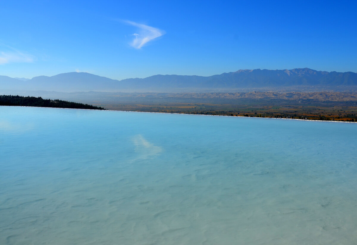 Тот самый кадр на травертинах Памуккае. Фото автора.