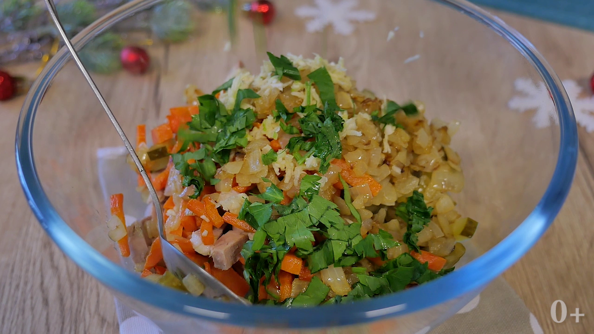 Знаменитый салат на Новый год «Обжорка». Салат вкуснее, чем Оливье. |  Вкусный рецепт от Людмилы Борщ | Дзен