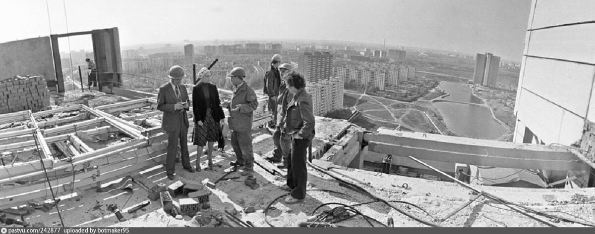Строительство гостиницы "Спорт", 1978. С сайта www.pastvu.com.