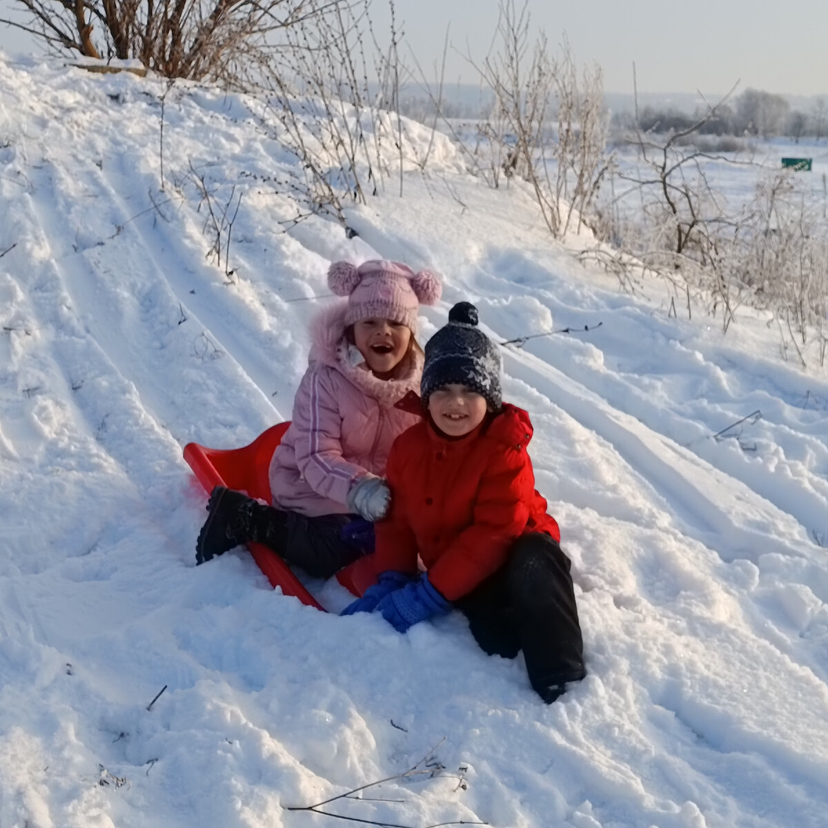 Дети "дачу" обожают и рвутся сюда постоянно, и зимой, и летом