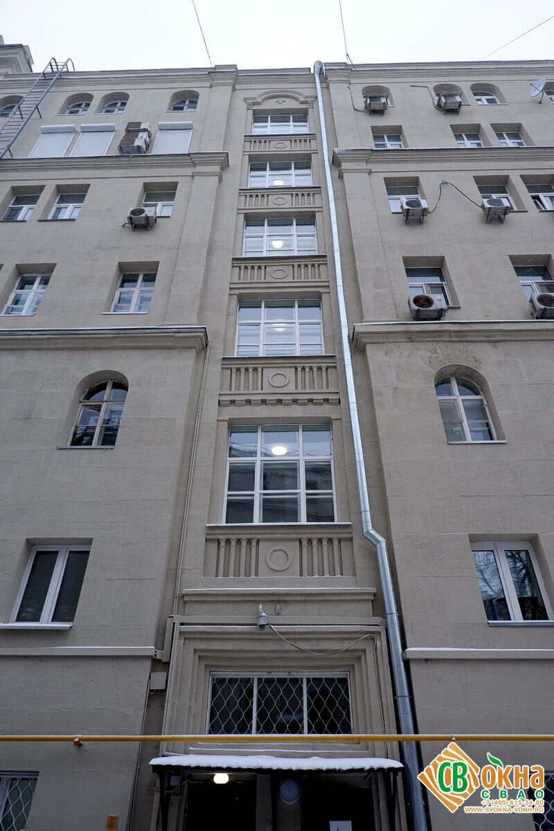 Деревянные окна в подъезды на Садовой-Кудринской