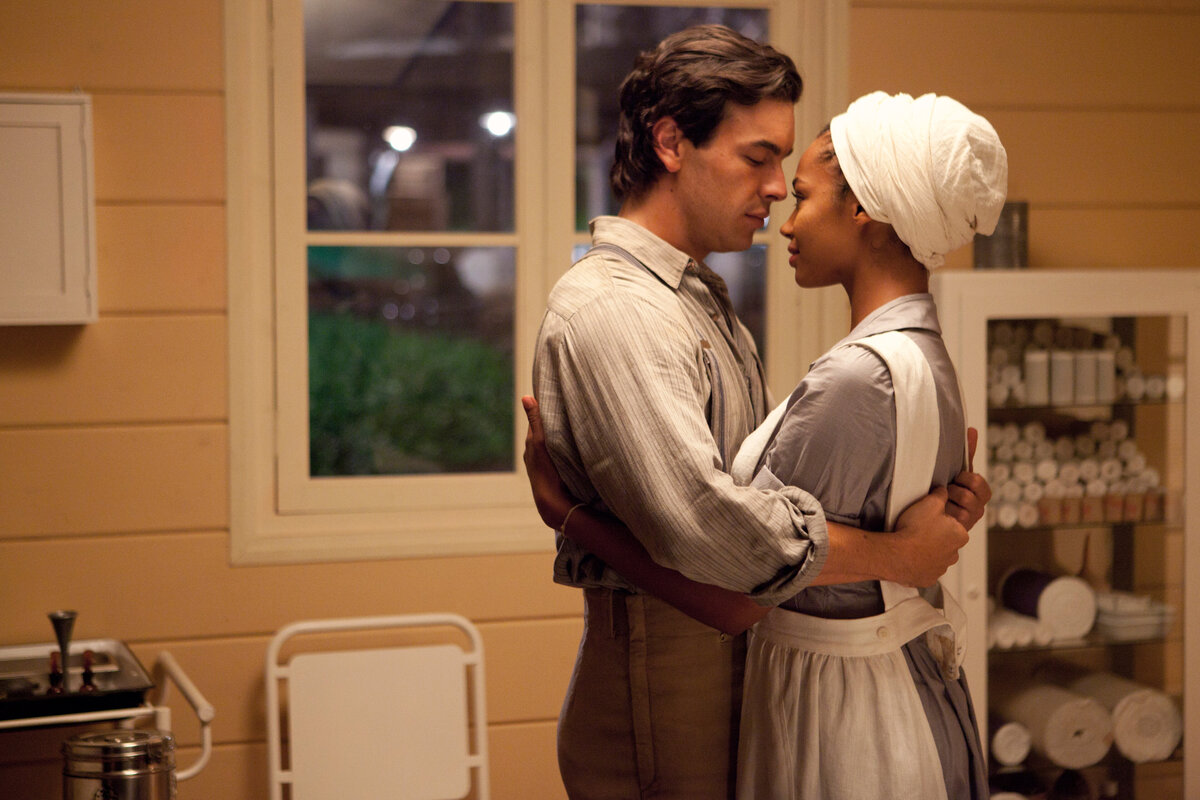 В фильме снимается Марио Касас, который играл мачо в ромкоме «Три метра над уровнем неба». Но здесь у него более глубокая и интересная роль