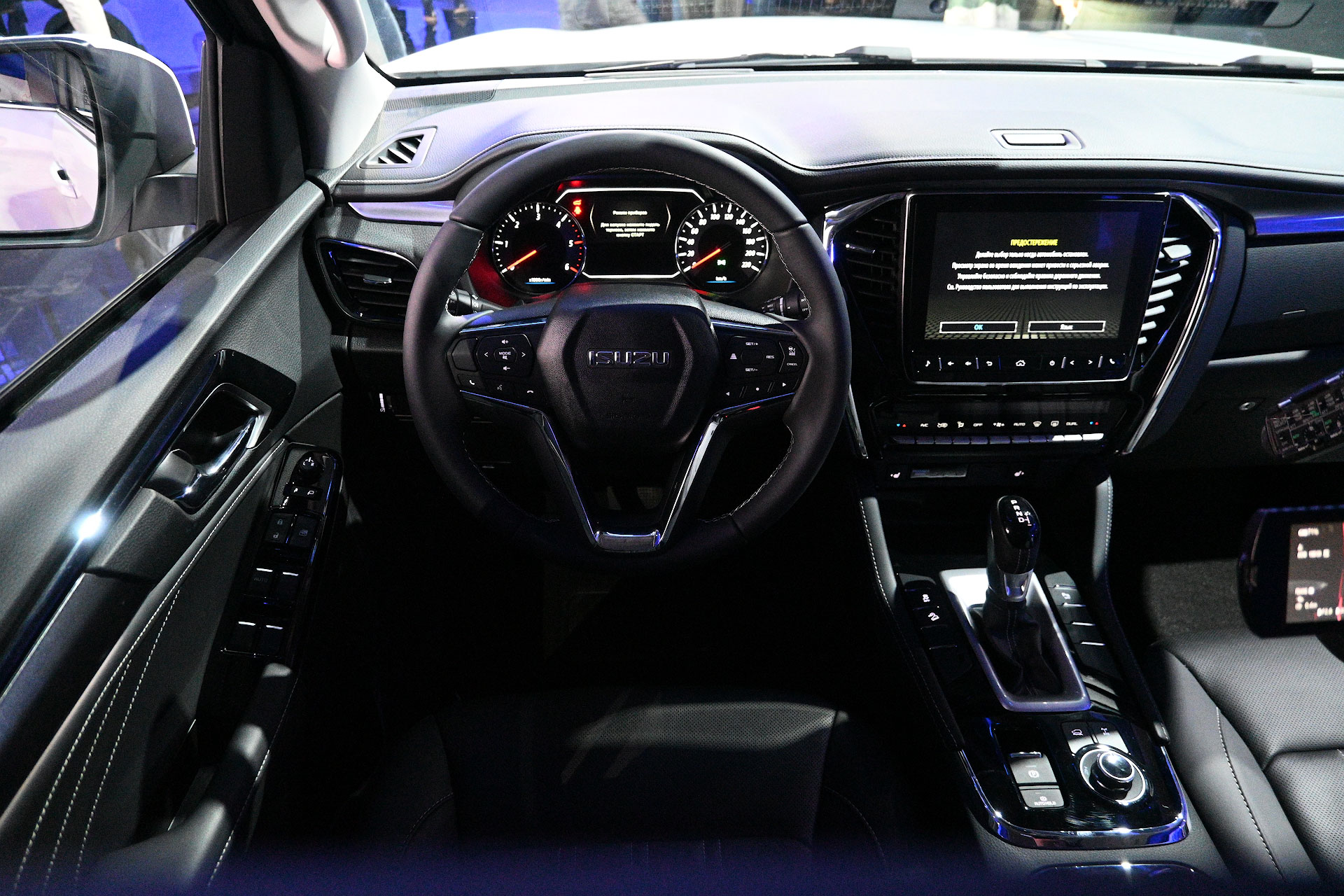 Новый внедорожник ISUZU MU-X официально представлен в России4