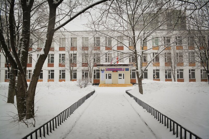 Просто типовое здание школы времен СССР. Фото из Интернета