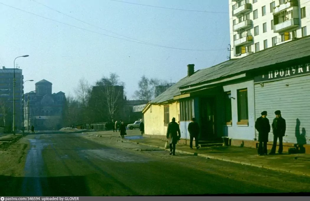 Шоссейная улица 1975 г. Авторы: В.Сокирко и Л.Ткаченко. Источник: Из архива семьи Сокирко.