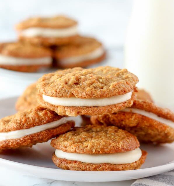 Постное морковное печенье с кремом.