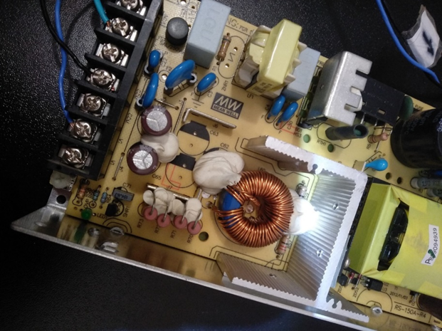 Видны места для выходных конденсаторов.