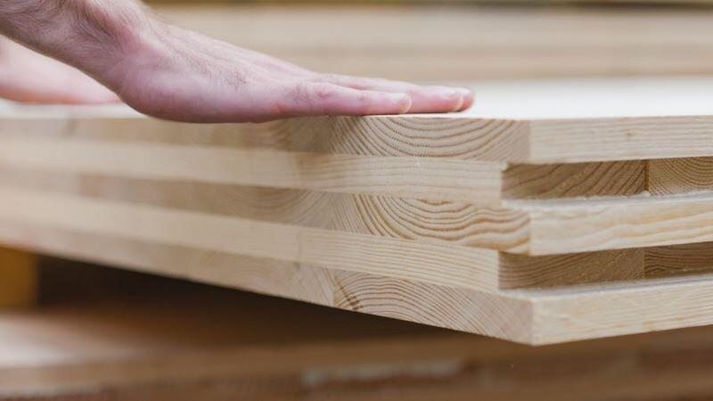 Разрез трехслойной CLT-панели. Фотография с сайта pennypost.org.uk