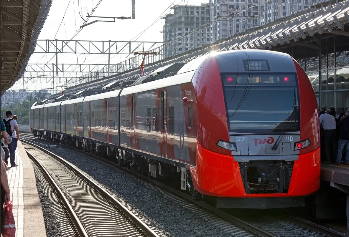 "Ласточка" на станции "Ботанический Сад"