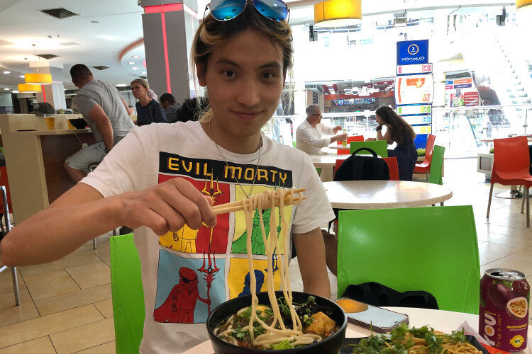 Меня зовут Тяньчэнь — по-китайски это значит «небесные звезды». Мне 20 лет. Я родился в китайском городе Лоян в провинции Хэнань. Фото: Галия Ягудина